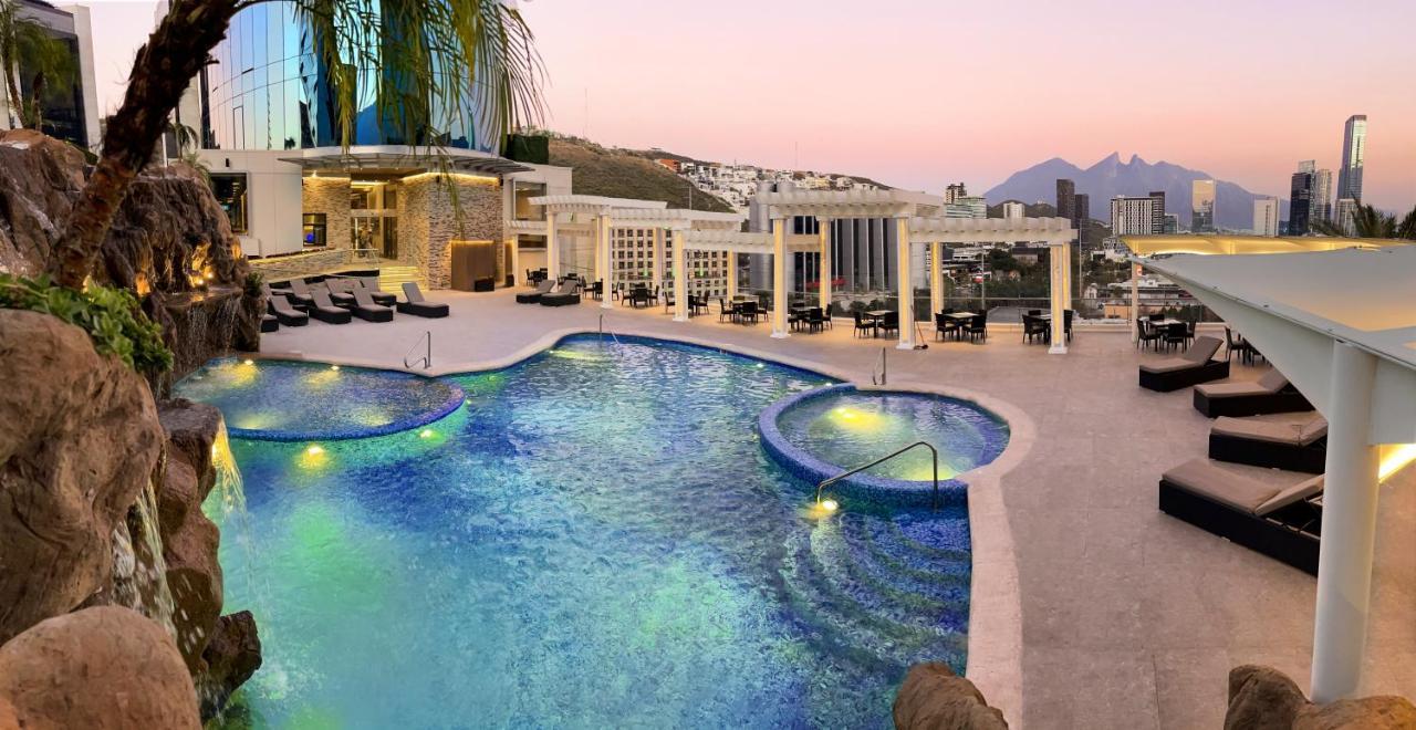 Hotel Safi Royal Luxury Metropolitan San Pedro Garza Garcia Exteriér fotografie The pool at the hotel