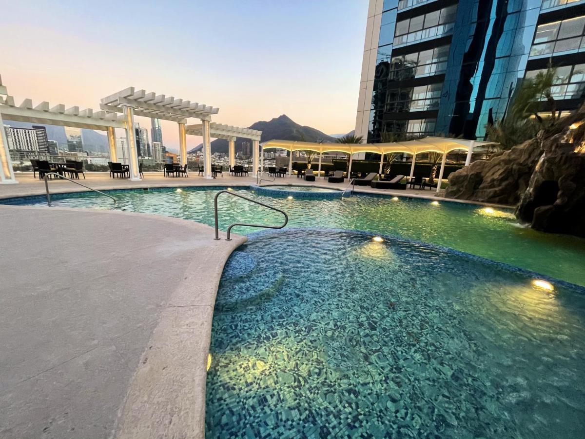 Hotel Safi Royal Luxury Metropolitan San Pedro Garza Garcia Exteriér fotografie The pool at the Ritz-Carlton, Scottsdale
