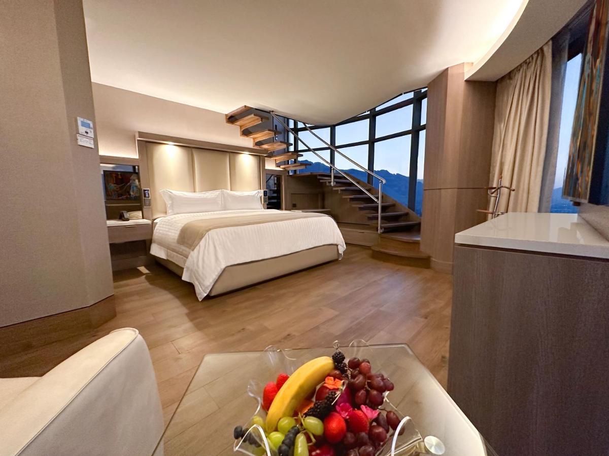 Hotel Safi Royal Luxury Metropolitan San Pedro Garza Garcia Exteriér fotografie A suite at the hotel