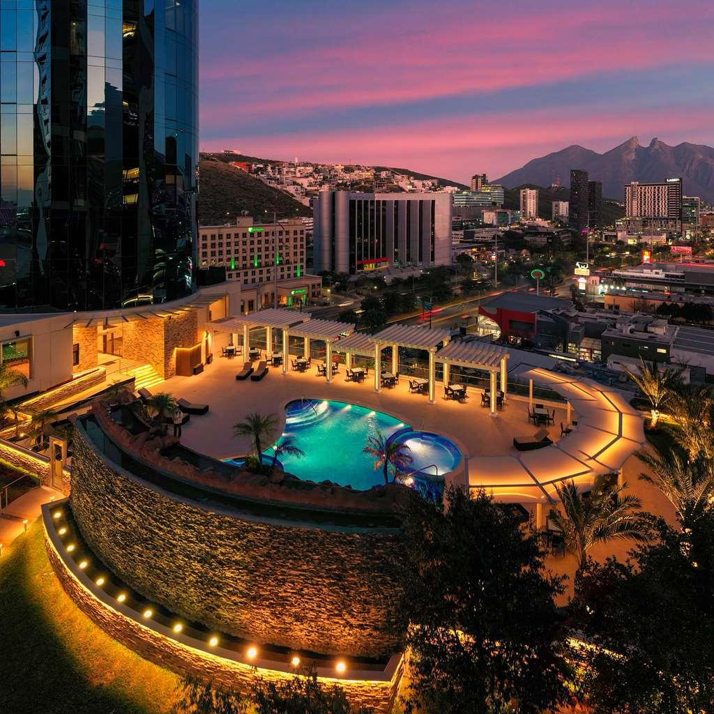 Hotel Safi Royal Luxury Metropolitan San Pedro Garza Garcia Zařízení fotografie The pool at the JW Marriott Scottsdale Resort and Spa at Camelback Inn