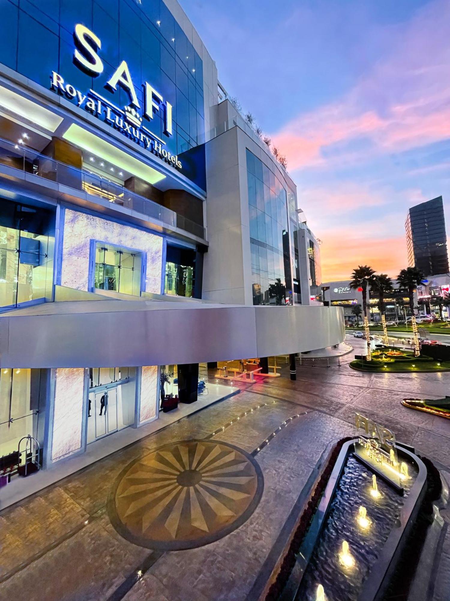 Hotel Safi Royal Luxury Metropolitan San Pedro Garza Garcia Exteriér fotografie The Village Outlets