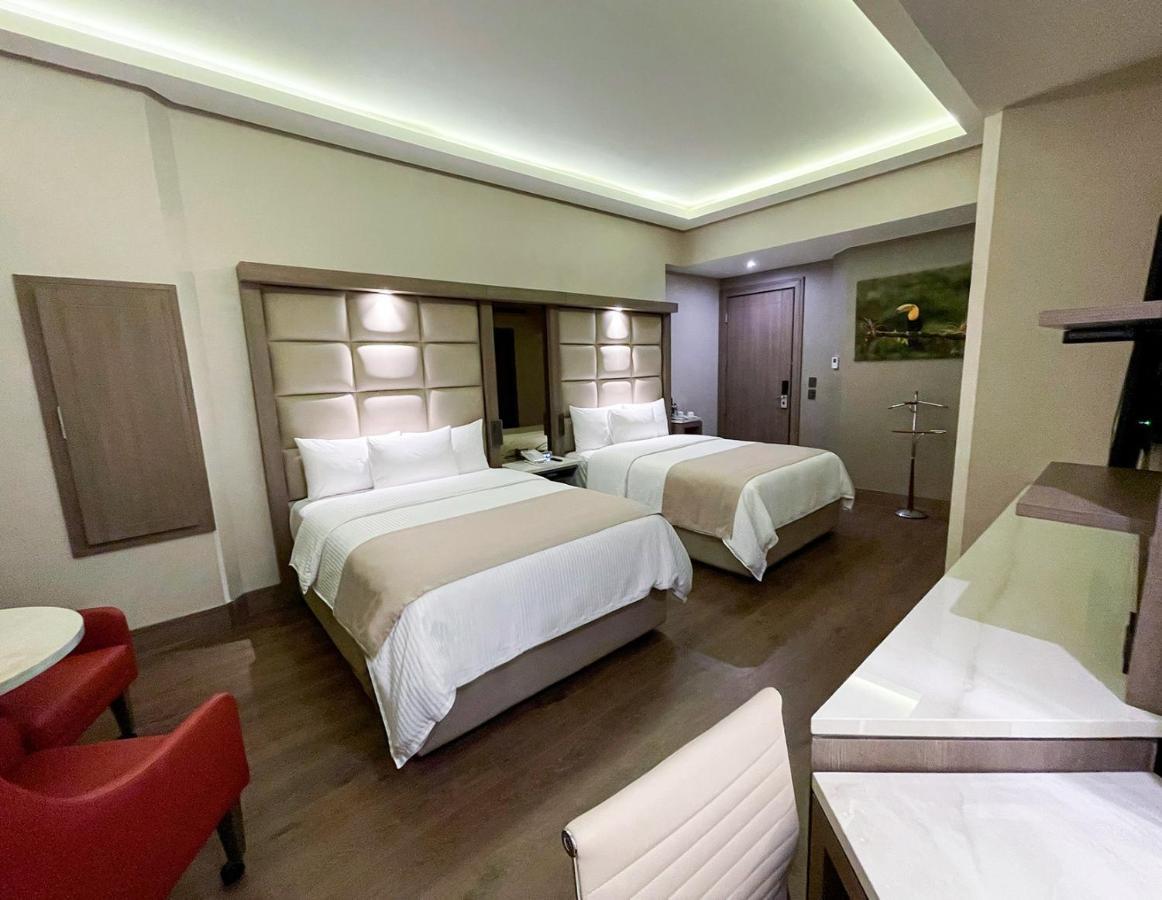 Hotel Safi Royal Luxury Metropolitan San Pedro Garza Garcia Exteriér fotografie A room at the hotel